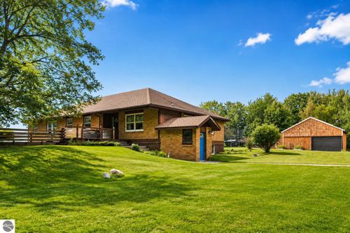 17792 22 Mile Rd, Tustin, MI, 49688-8157 | Card Image
