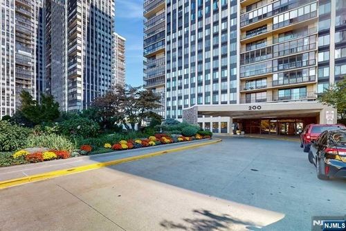 200 Winston Dr, Cliffside Park, NJ, 07010-3235 | Card Image