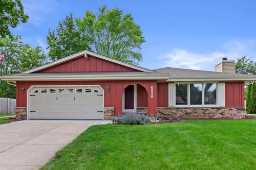 6928 W Imperial Drive, Franklin, WI, 53132 | Card Image
