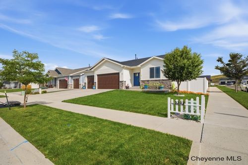 5332 Carmel Dr, Cheyenne, WY, 82009-5695 | Card Image