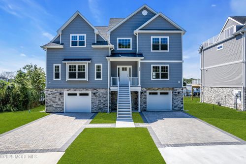 51 Pennsylvania Ave, Waretown, NJ, 08758-2233 | Card Image