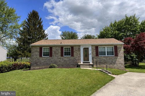 16 Fox Meadow Garth, WESTMINSTER, MD, 21157-5631 | Card Image