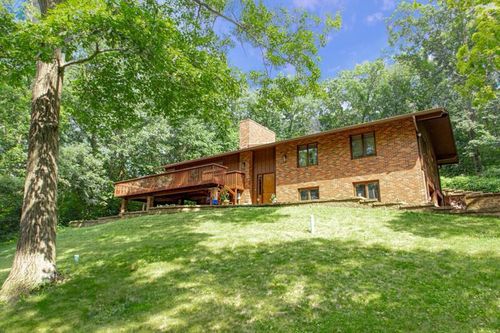 5737 Fox Chase Drive, Hokah, MN, 55941 | Card Image