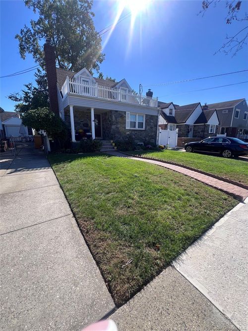 44 Frank St, Valley Stream, NY, 11580-1650 | Card Image