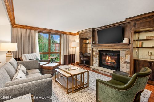 b33-c4-315 E Dean St, Aspen, CO, 81611-1807 | Card Image