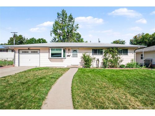 8 Elizabeth Ct, Longmont, CO, 80501-5820 | Card Image