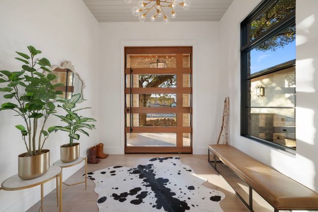 Entrance foyer with an inviting chandelier | Image 7