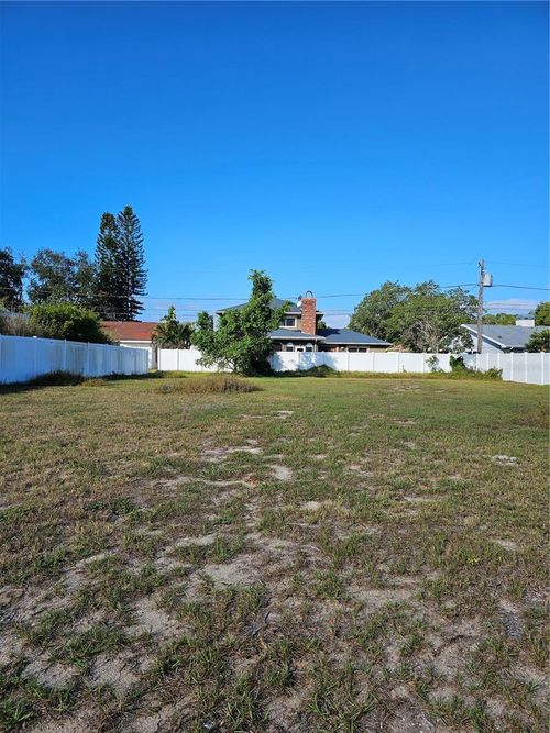 GOLDEN GATEWAY HOMES Kenneth Way N, Tarpon Springs, FL, 34689 | Card Image