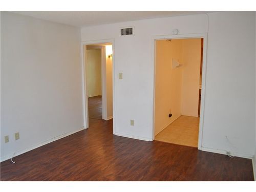 2-1107 N Locust St, Denton, TX, 76201-2985 | Card Image