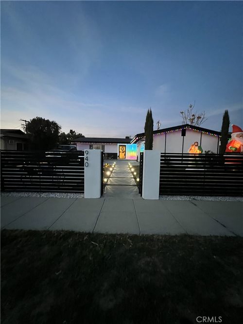 940 Leslie Dr, Hemet, CA, 92543-8126 | Card Image