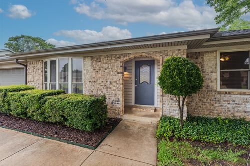 717 Huntwich Dr, Bedford, TX, 76021-2118 | Card Image