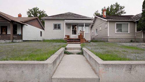 470 11 Street Se, Medicine Hat, AB, T1A1T1 | Card Image
