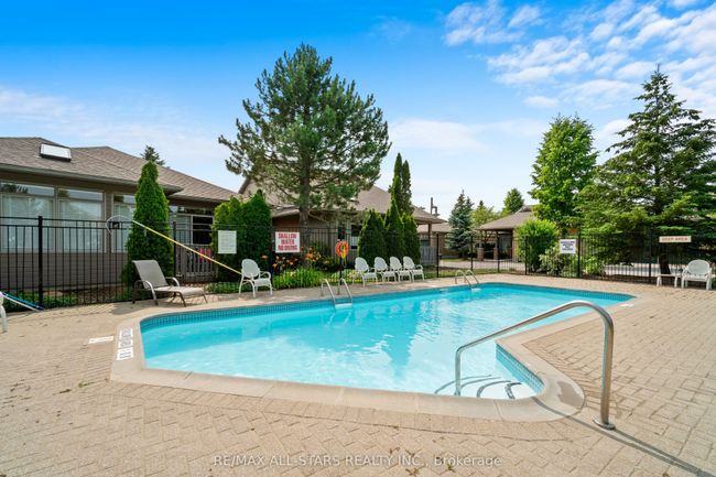 68 Celebrity Greens Way, Condo with 3 bedrooms, 2 bathrooms and 1 parking in Markham ON | Image 41