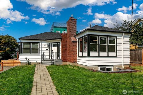 8215 4th Ave Ne, Seattle, WA, 98115-4021 | Card Image