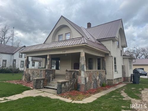 317 E Lake St, Topeka, IN, 46571-1002 | Card Image