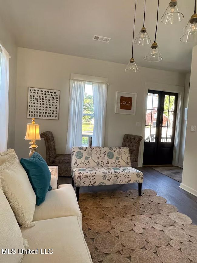 Living Area 3 | Image 10