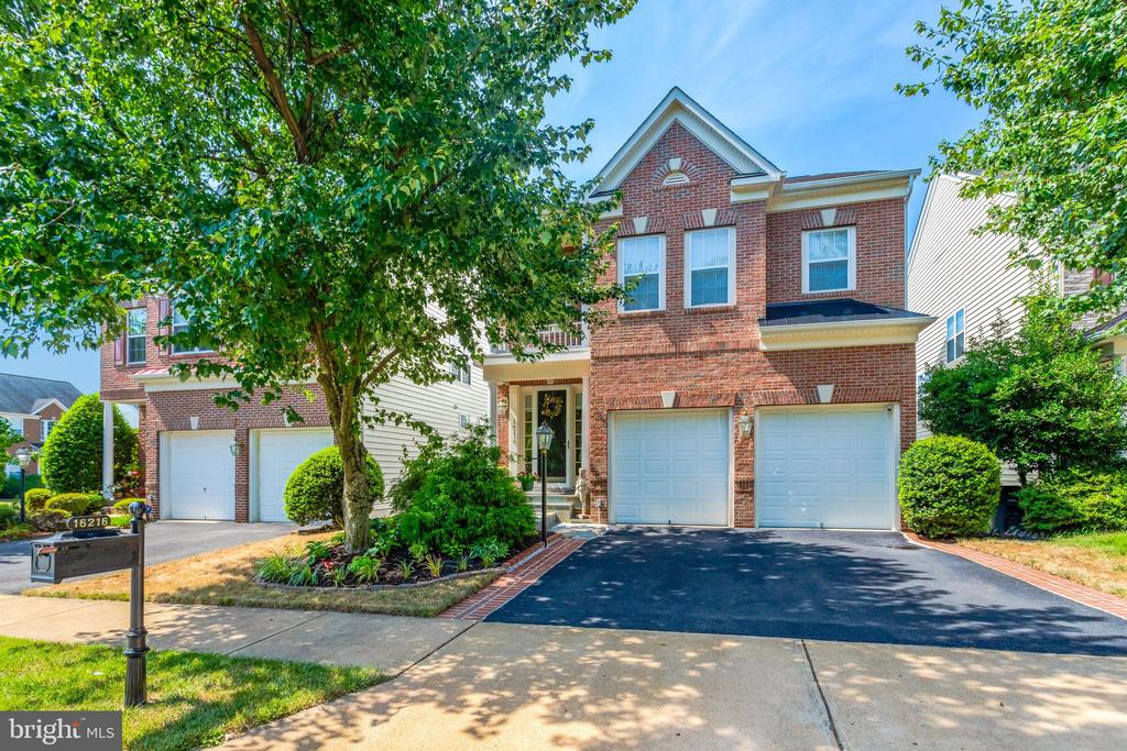 Radburn St, Woodbridge, VA 22191