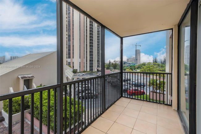 528 - 20301 W Country Club Dr, Condo with 2 bedrooms, 2 bathrooms and null parking in Aventura FL | Image 20