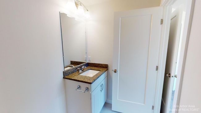 2704 S Spurway Dr, Condo with 4 bedrooms, 4 bathrooms and null parking in Ann Arbor MI | Image 7