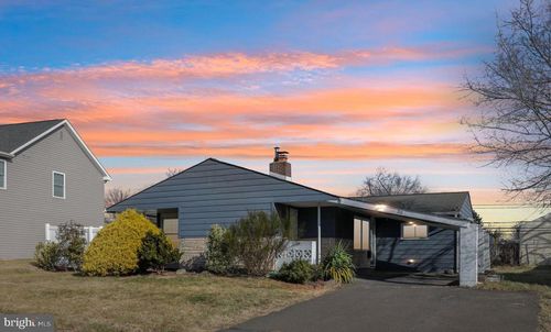 30 Meadow Ln, LEVITTOWN, PA, 19054-2016 | Card Image