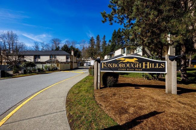 Community sign featuring a residential view | Image 19