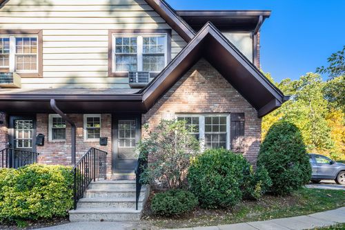 50 Yorkshire Dr, Suffern, NY, 10901-7216 | Card Image