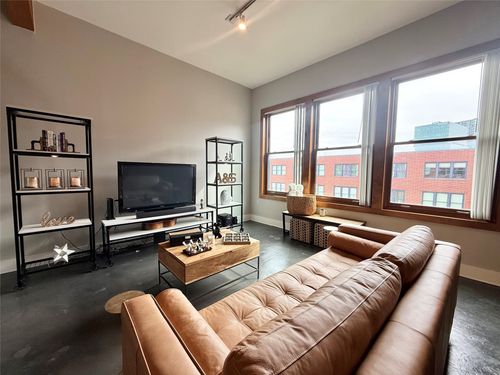 apt-302-2502 Live Oak St, Dallas, TX, 75204-5608 | Card Image