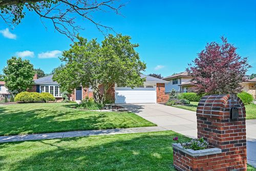 7800 Brunswick Rd, Darien, IL, 60561-4366 | Card Image