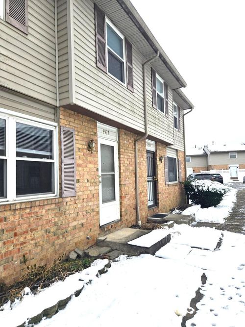 10-2927 Poolside Dr, Columbus, OH, 43224-4666 | Card Image