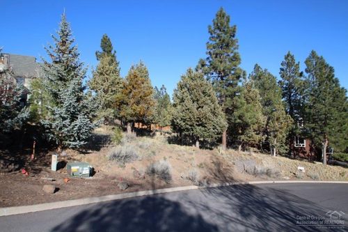 2318 Nw Eastes St, Bend, OR, 97703-1143 | Card Image