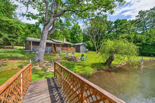 50 Lake St, Crossville, TN, 38572-1240 | Card Image