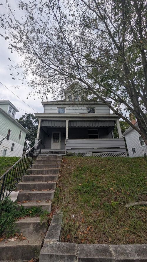517 E Moody Ave, New Castle, PA, 16105-2430 | Card Image