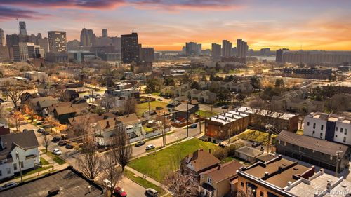 1601 Leverette St, Detroit, MI, 48216-1932 | Card Image