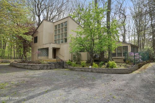 121 Fairway Dr, Lords Valley, PA, 18428 | Card Image