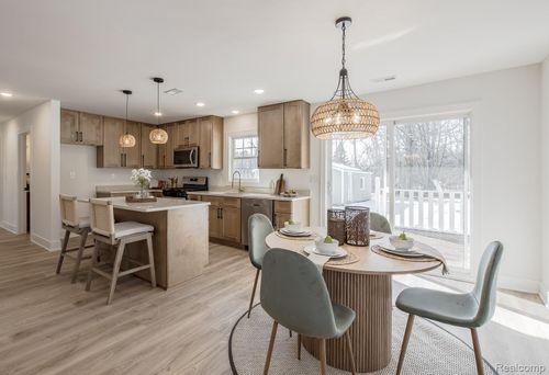 3750 Alida Ave, Rochester Hills, MI, 48309-4243 | Card Image