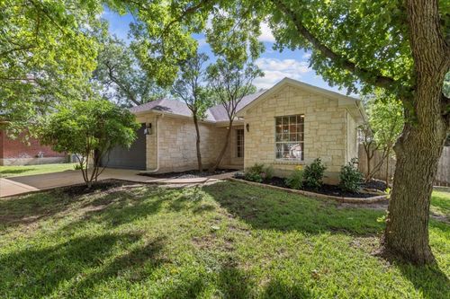 404 N Belinda Ct, Bastrop, TX, 78602-6631 | Card Image