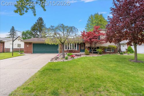 5788 Strathdon Way, Waterford, MI, 48327-2051 | Card Image
