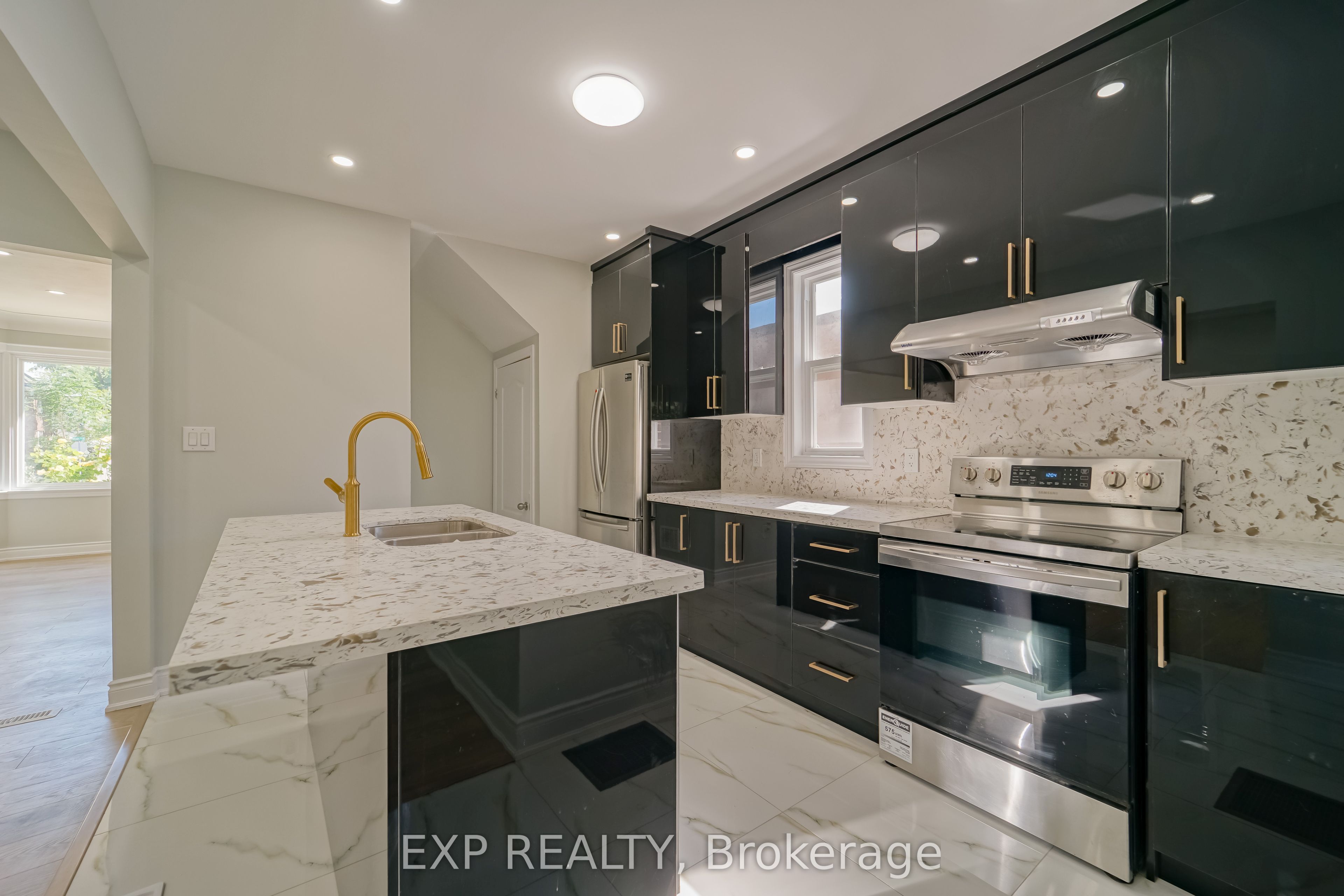 Commercial Sale in Hamilton 2