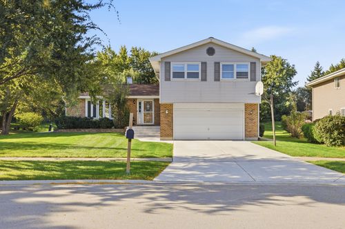 1727 Roosa Ln, Elk Grove Village, IL, 60007-3140 | Card Image