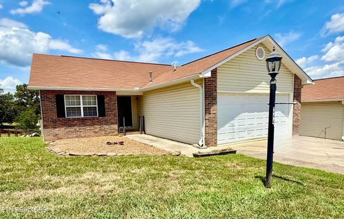 244 Executive Meadows Dr, Lenoir City, TN, 37771-6776 | Card Image