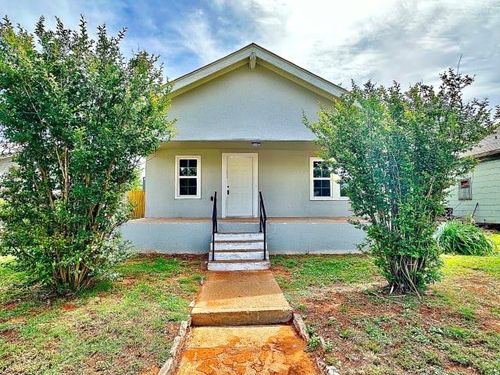 1004 Oak St, Sweetwater, TX, 79556-3216 | Card Image