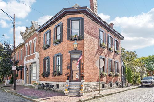129 E Beck St, Columbus, OH, 43206-1111 | Card Image