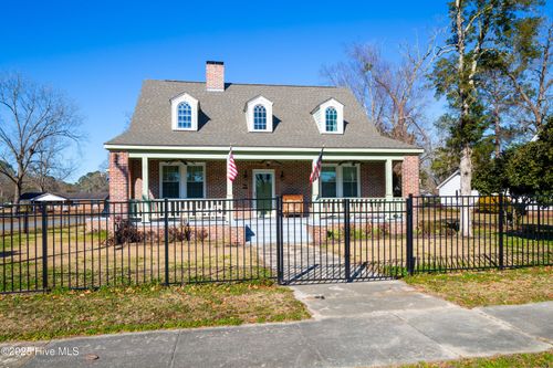 502 W Roseboro St, Roseboro, NC, 28382-9010 | Card Image