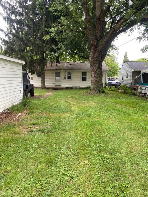 15354 Oldham St, Taylor, MI, 48180-6402 | Card Image