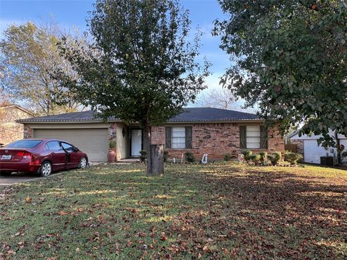 1411 Clearfield Dr, Cleburne, TX, 76033-6918 | Card Image