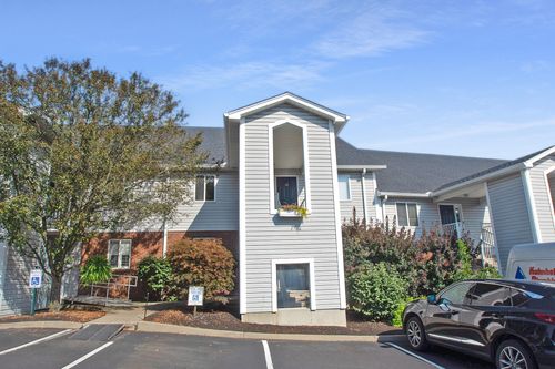 22 Carriage House Dr, Fort Thomas, KY, 41075-4019 | Card Image