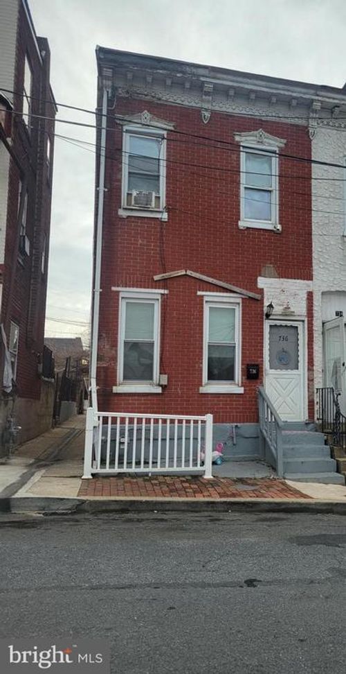 736 Windsor St, READING, PA, 19604-2313 | Card Image