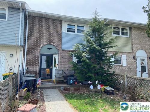 48 Willow St, Macungie, PA, 18062-1014 | Card Image