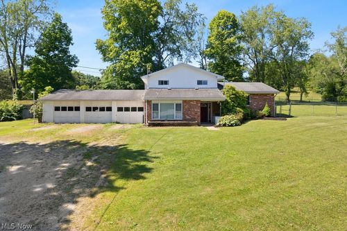 11 Roberts Dr, Belpre, OH, 45714-9697 | Card Image