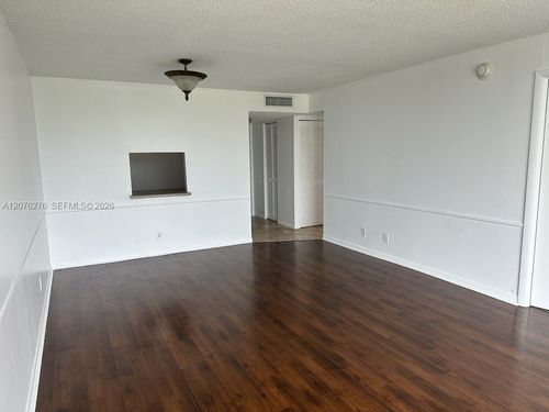 3a-500 Executive Center Dr, West Palm Beach, FL, 33401-4922 | Card Image